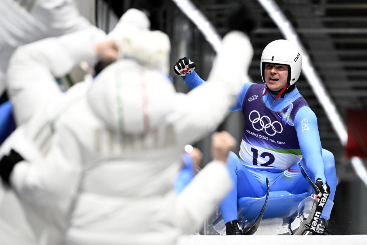 Der große Moment: Fischnaller feiert mit den Teamkollegen die Bronzemedaille. © ANSA / DANIEL DAL ZENNARO