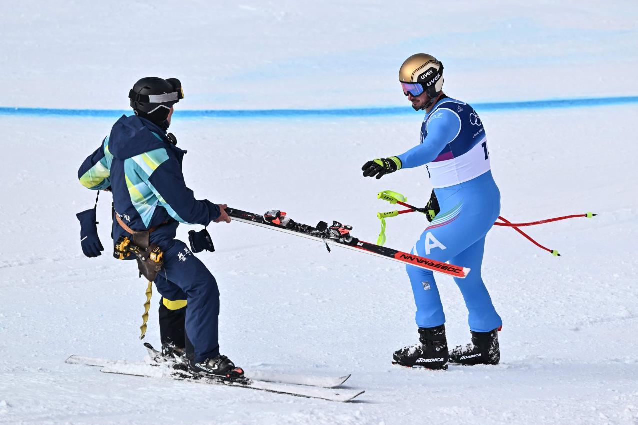 Dominik Paris hatte großes Pech und verlor einen Ski. © APA/afp / FABRICE COFFRINI