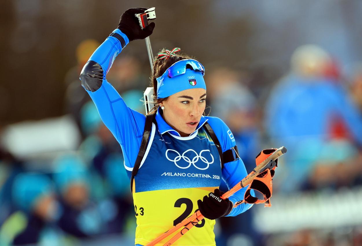 Dorothea Wierer macht sich am Schießstand bereit. © ANSA / PIERRE TEYSSOT