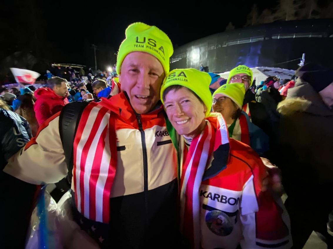 Freuen sich mit ihrem Schwiegersohn: Larry und Suzan Sweeney, die Eltern von Dominiks Ehefrau Emily.