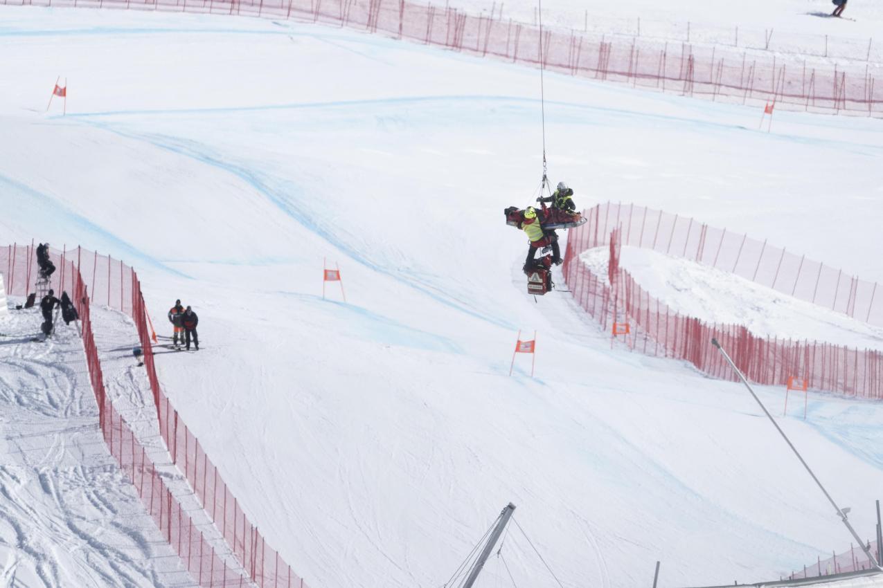 Hier wird von Appen mit dem Helikopter abtransportiert. © ANSA / JEAN-CHRISTOPHE BOTT