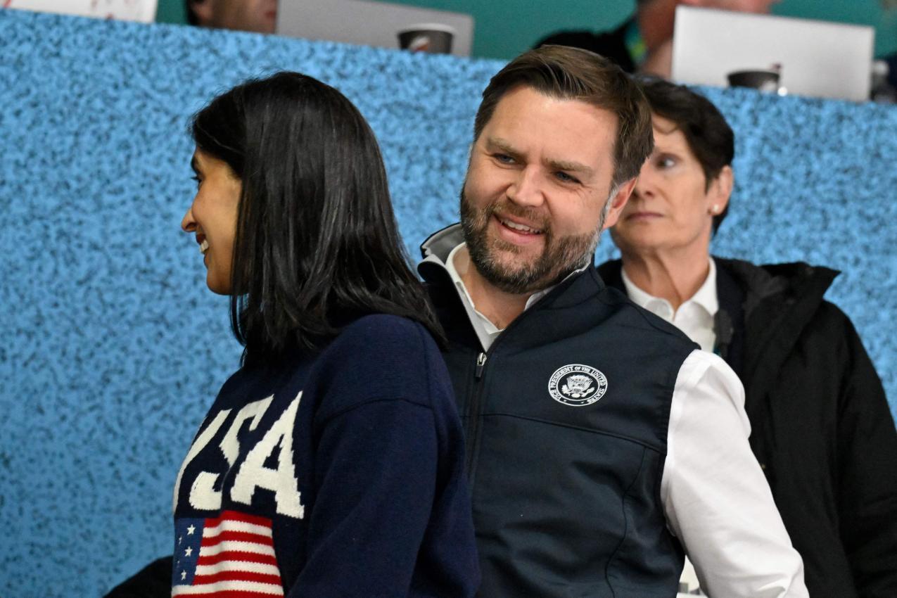 JD Vance in der Milano Rho Ice Hockey Arena beim Spieler USA gegen Tschechien. © APA/afp / ALEXANDER NEMENOV