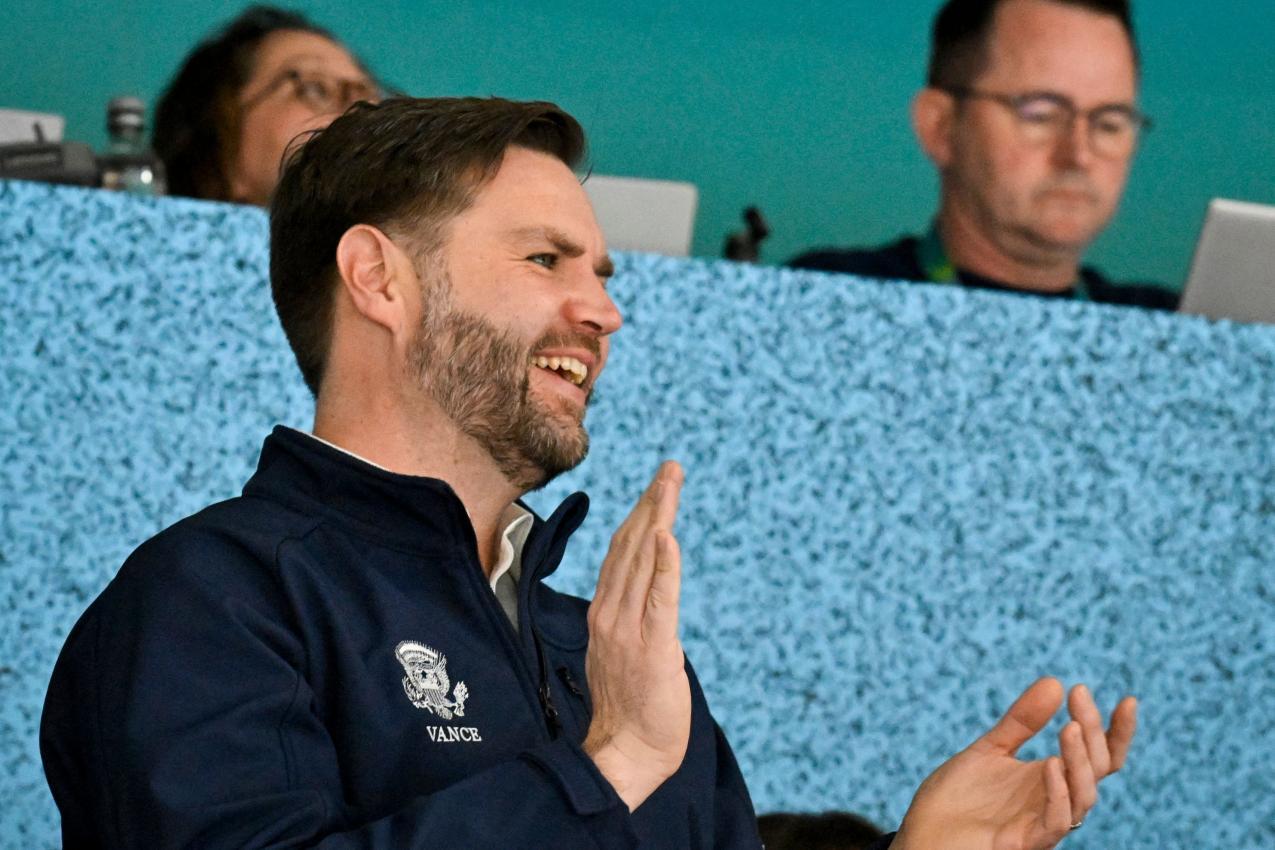 JD Vance klatschte auf der Tribüne mit. © APA/afp / ALEXANDER NEMENOV