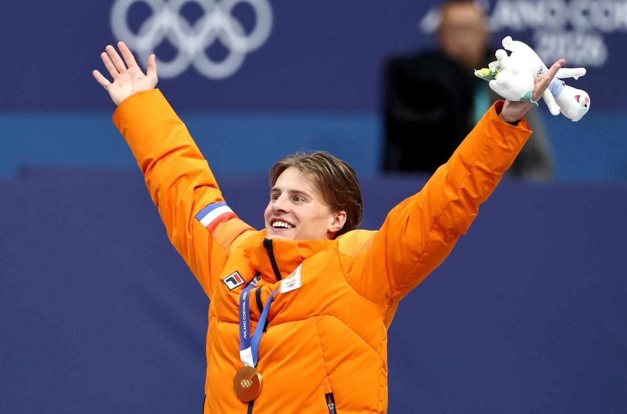 Jens van ’t Wout holte Gold im Eisschnelllauf der Männer über 1.000 Meter. © ANSA / NEIL HALL