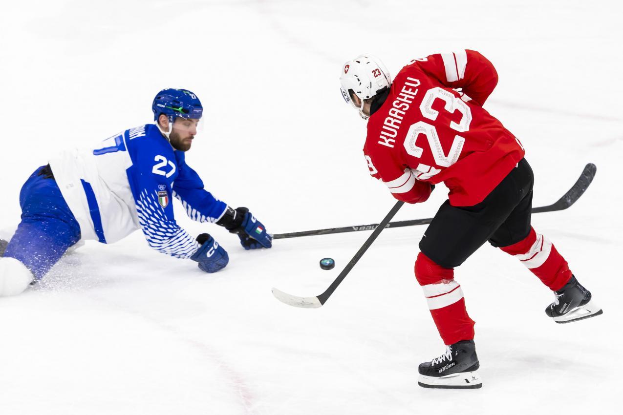 Larkin (links) bei einem Block-Versuch. © ANSA / SALVATORE DI NOLFI