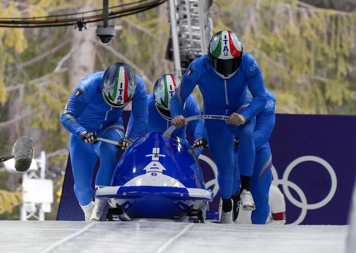 Patrick Baumgartner (rechts vorne) beim Start. © FELICE CALABRO' / Felice Calabro'