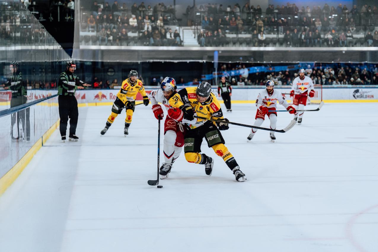 Pustertal und Salzburg lieferten sich ein zähes Ringen. © EC Red Bull Salzburg / Manuel Mackinger - EC Red Bull Salzburg