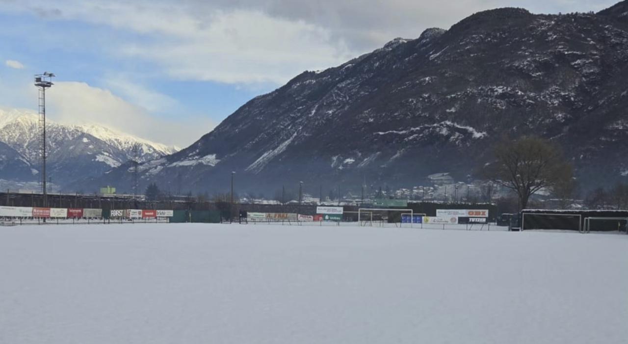 Schnee auf dem Spielfeld: In Gargazon ging am Samstag nichts. © Social Media / SVG