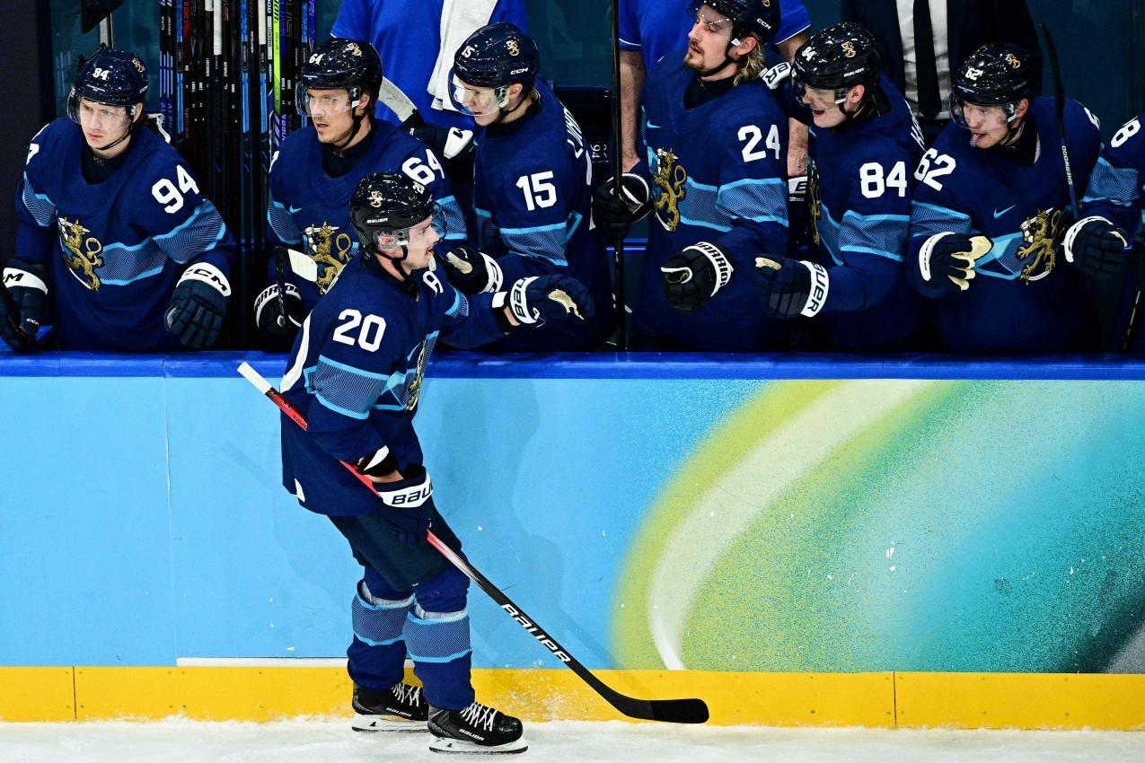 Sebastian Aho erzielte den zwischenzeitlichen 1:2-Anschlusstreffer. © APA/afp / JULIEN DE ROSA