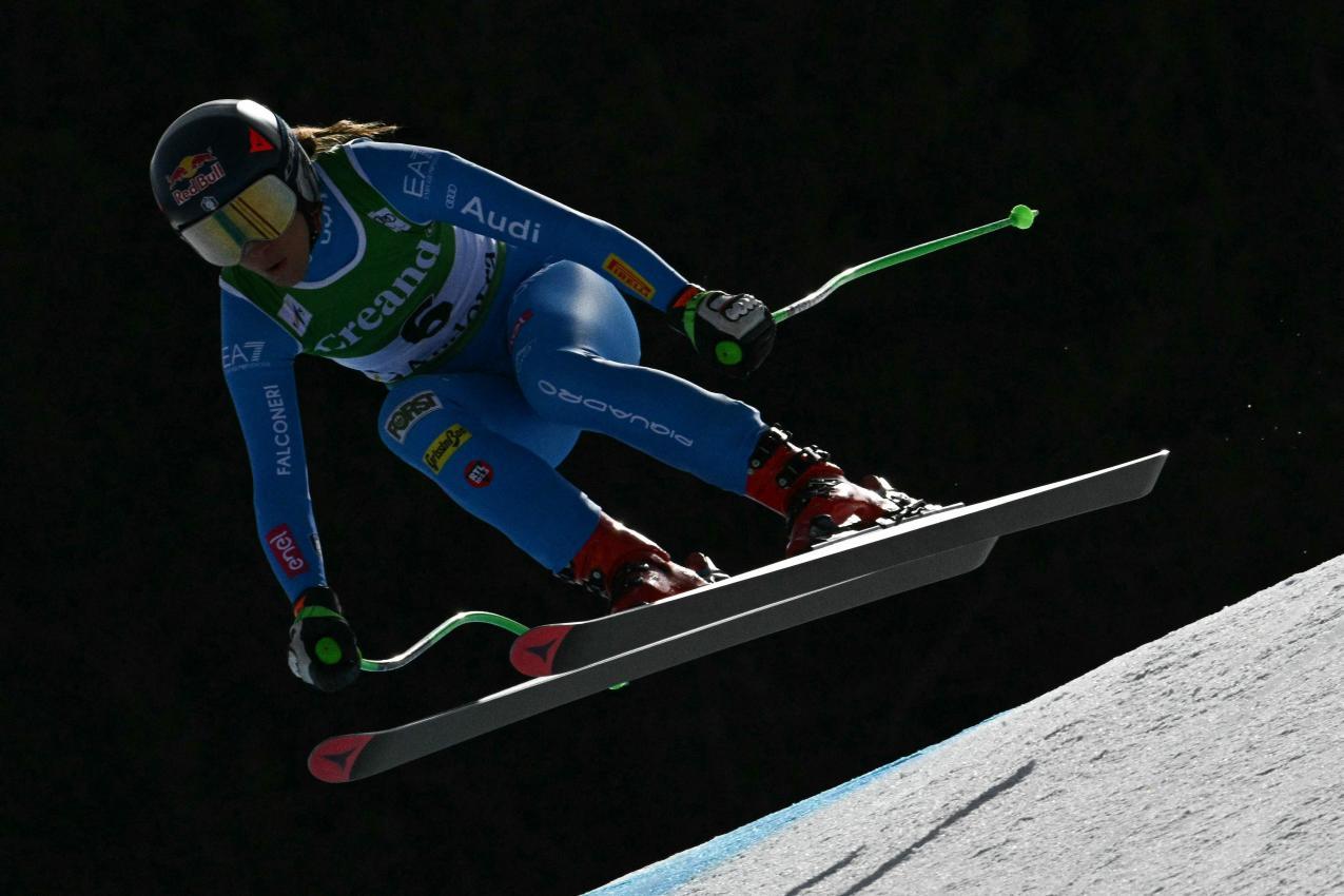 Sofia Goggia kämpft um die Abfahrtskugel. © APA/afp / LIONEL BONAVENTURE
