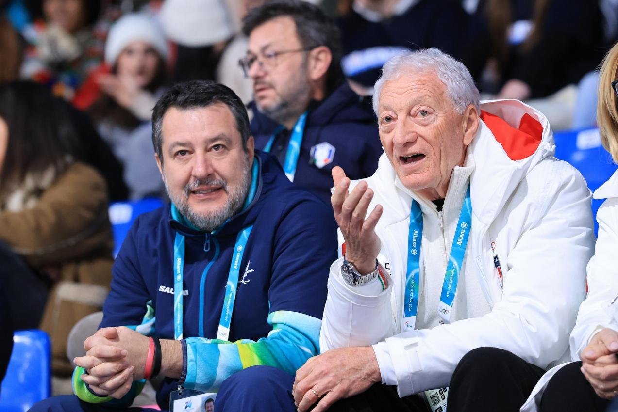 Unter anderem Vize-Premierminister Matteo Salvini und CONI-Boss Luciano Buonfiglio (r.) waren schon in Antholz zu Gast. © ANSA / PIERRE TEYSSOT