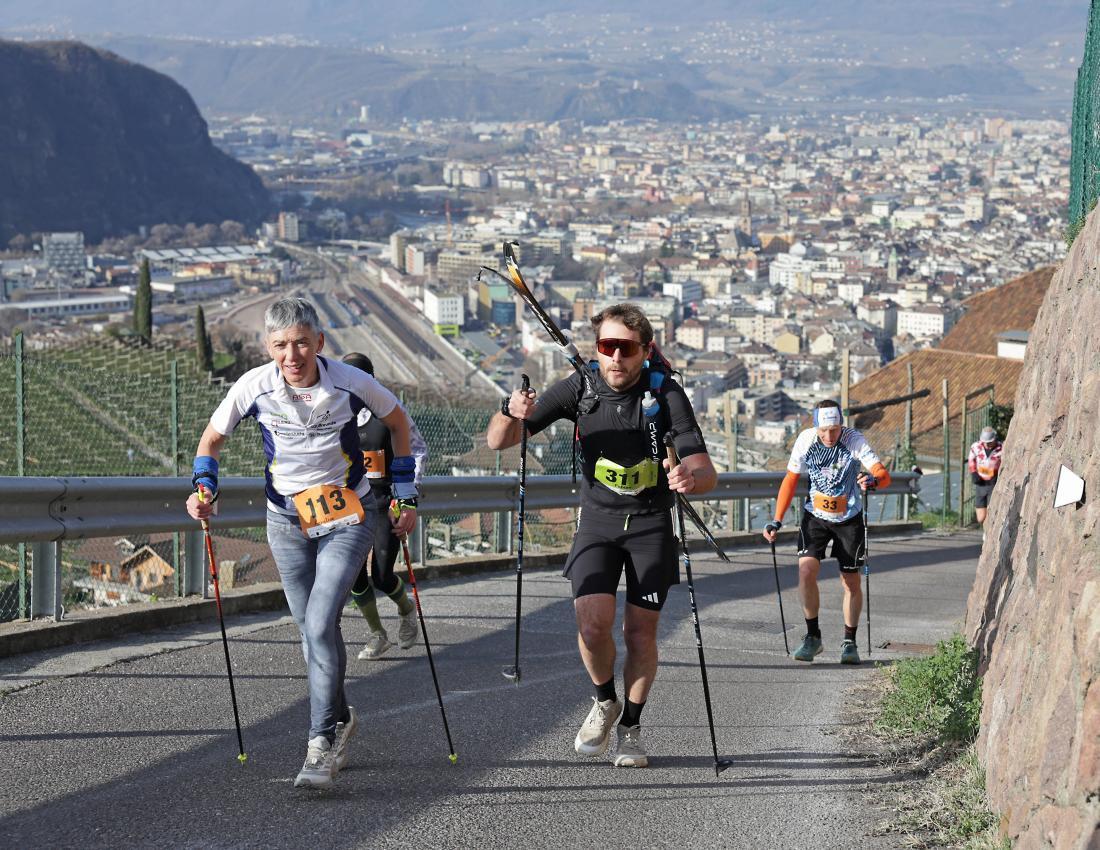 Annelise Felderer (r.) drückte von Beginn an aufs Gaspedal © Newspower.it