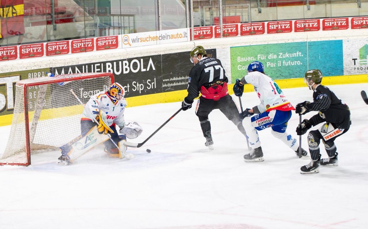 Brandgefährlich: Pasci Brunner wirbelt im Meraner Angriff. © BK Photo
