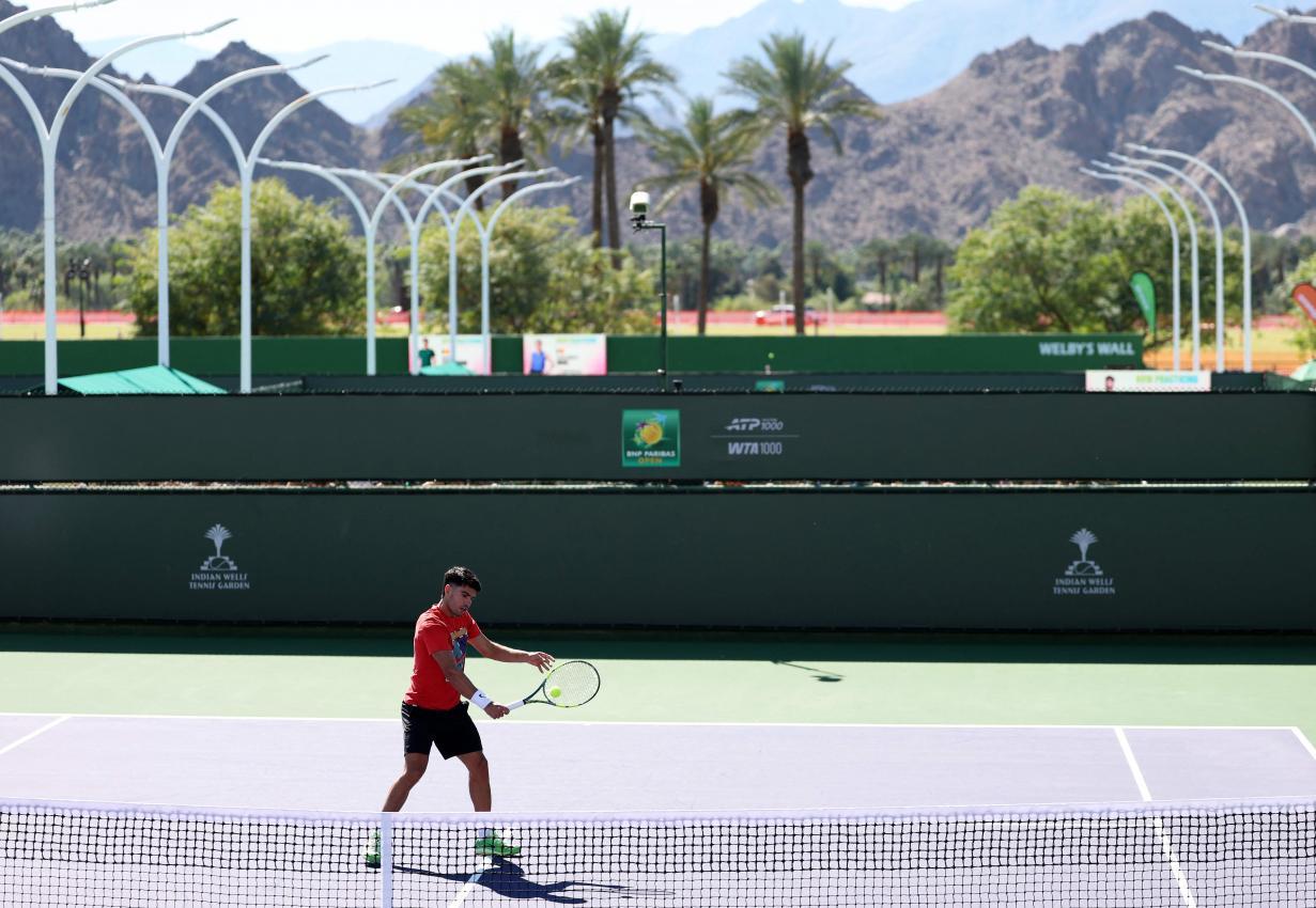 Carlos Alcaraz beim Training im „Tennis-Paradise“.<?ZP?> © APA / CLIVE BRUNSKILL