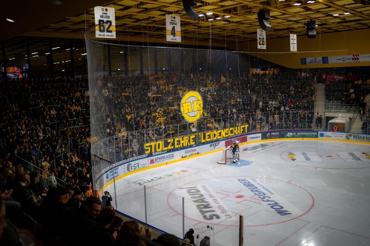 Die Intercable Arena wird am Donnerstag wohl ausverkauft sein. © HC Pustertal