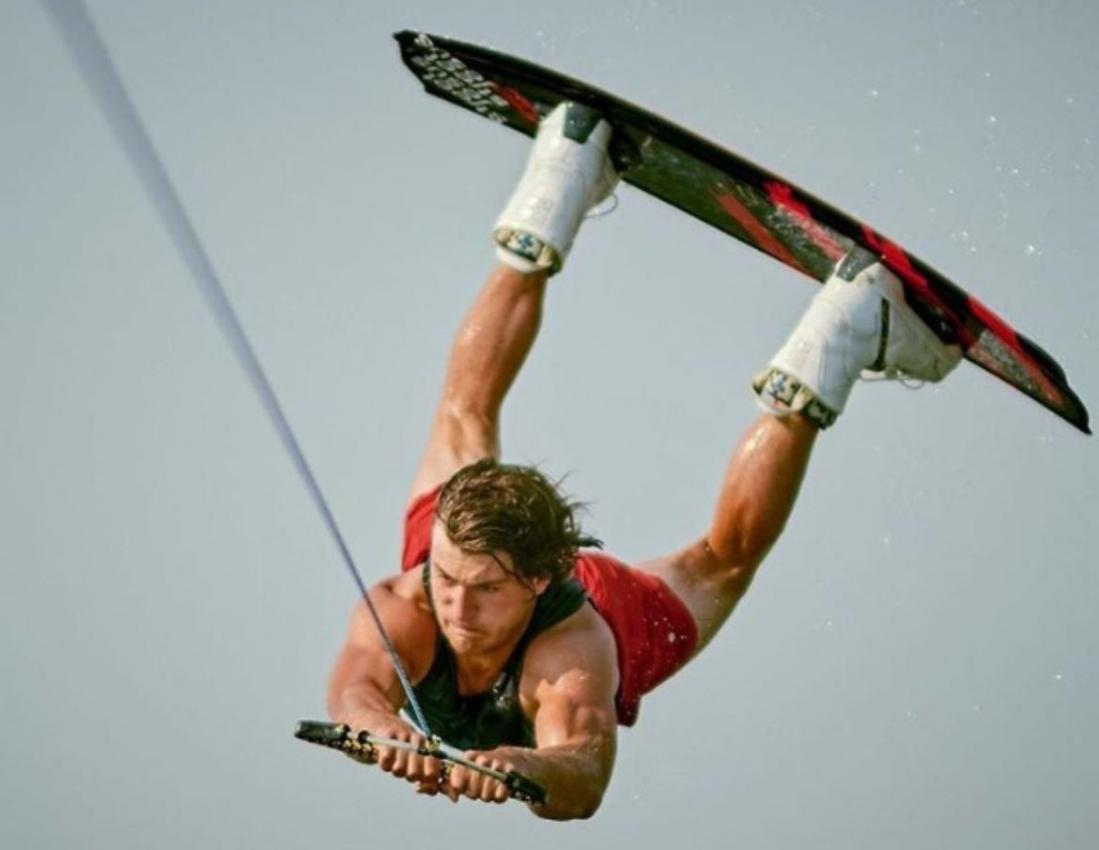 Ein Bild aus vergangenen Tagen: JC Lipon als Wakeboarder.