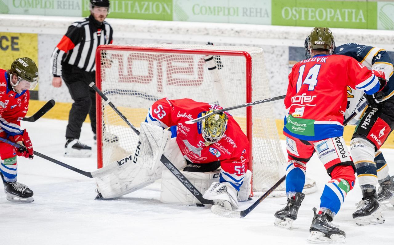 Ein Hexer im Tor: Claes Endre spielt in Gröden groß auf. © matthaeus kostner