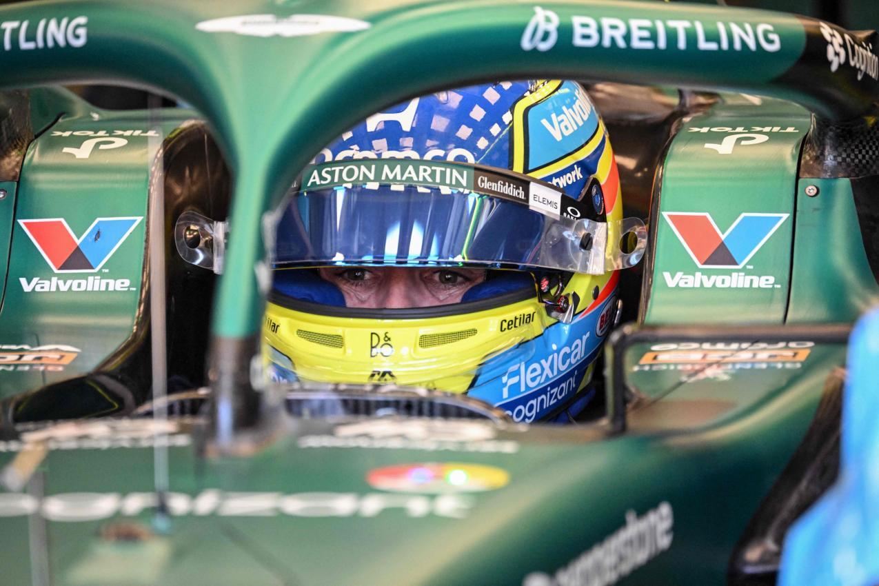 Fernando Alonso hat mit dem Aston Martin seine Probleme. © APA/afp / WILLIAM WEST