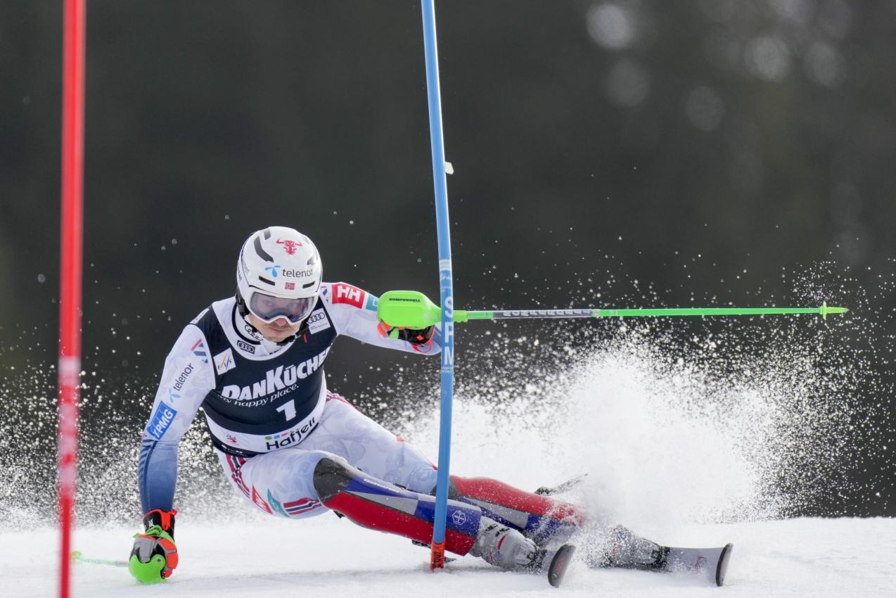 Henrik Kristoffersen fährt ab sofort mit neuem Material. © ANSA / Cornelius Poppe