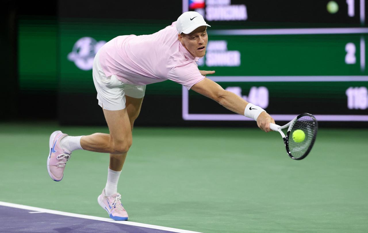 Jannik Sinner ist eine Runde weiter. © APA / CLIVE BRUNSKILL