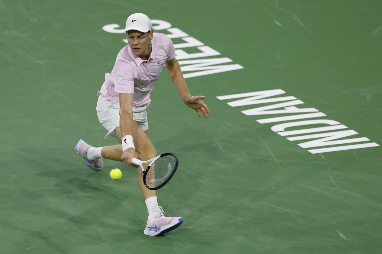 Jannik Sinner ist frohen Mutes. © ANSA / JOHN G. MABANGLO