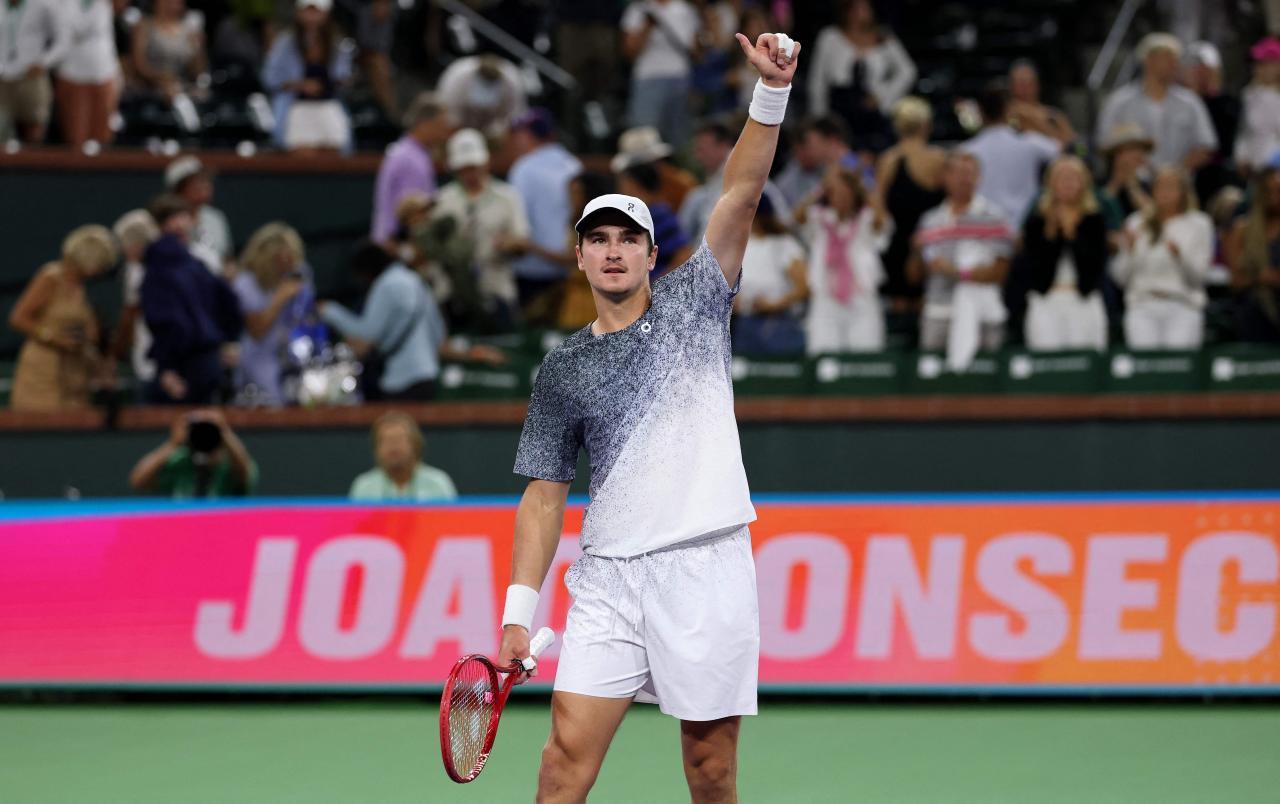 Joao Fonseca fordert erstmals Jannik Sinner heraus. © APA / CLIVE BRUNSKILL
