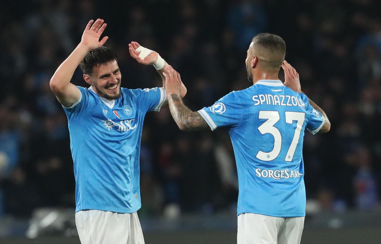 Jubel bei Leonardo Spinazzola und Eljif Elmas. © APA/afp / CARLO HERMANN