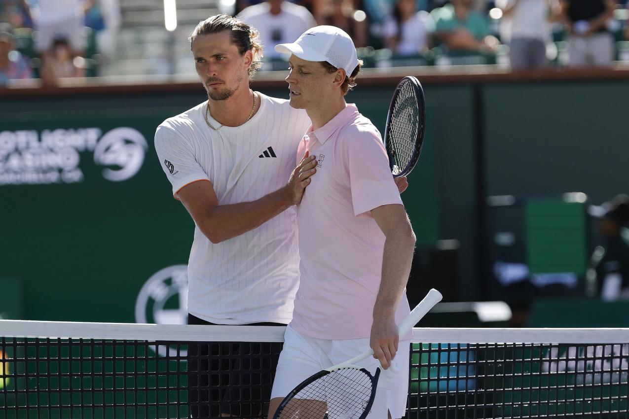 Kennen und schätzen sich: Alexander Zverev und Jannik Sinner © ANSA / JOHN G. MABANGLO