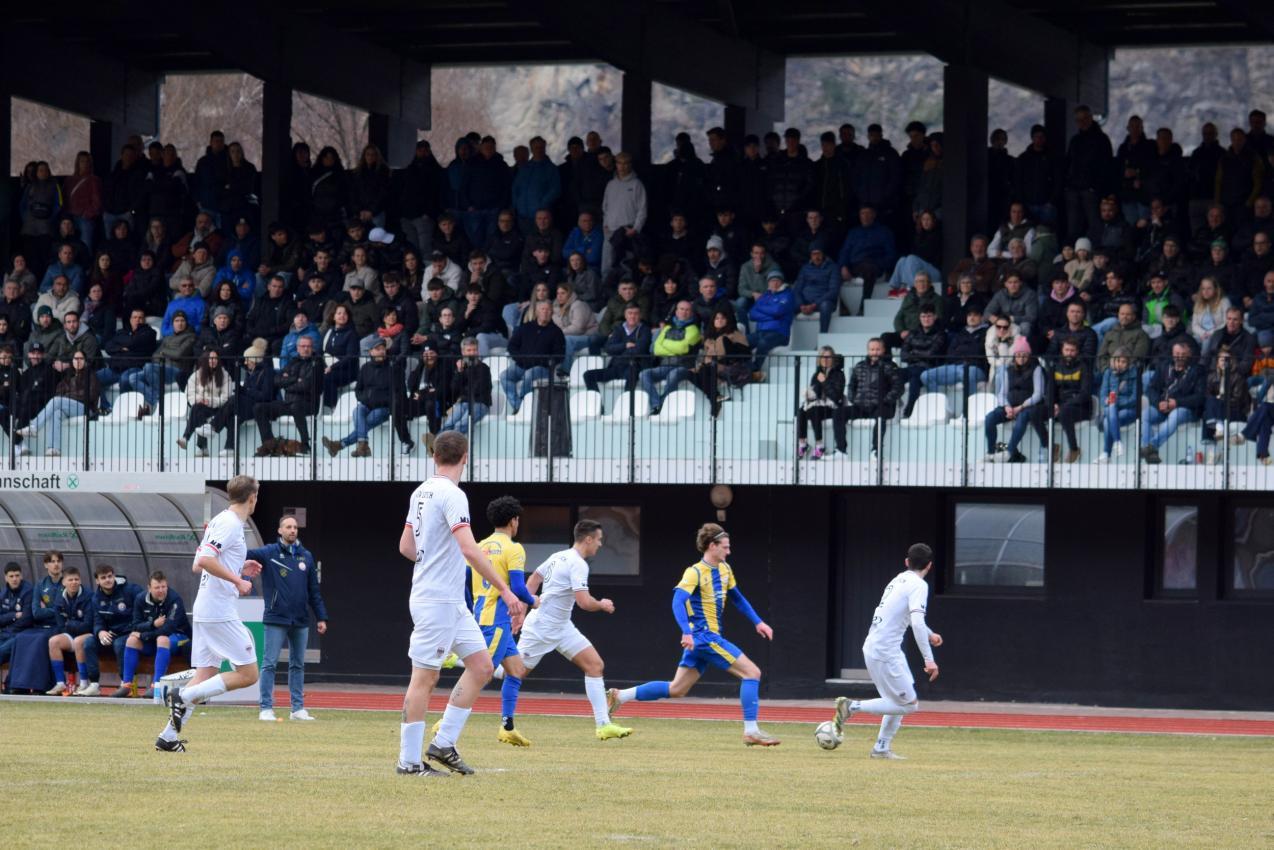 Mehrere Hundert Zuschauer ließen sich das Derby nicht entgehen. © Sarah Mitterer