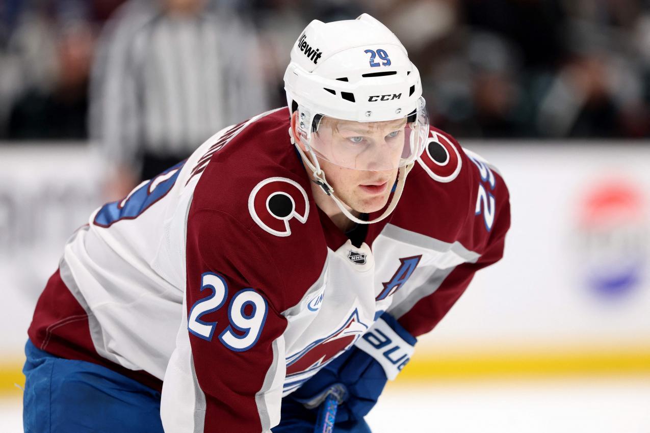 Nathan MacKinnon ist einer der Schlüsselspieler. © APA / STEPH CHAMBERS