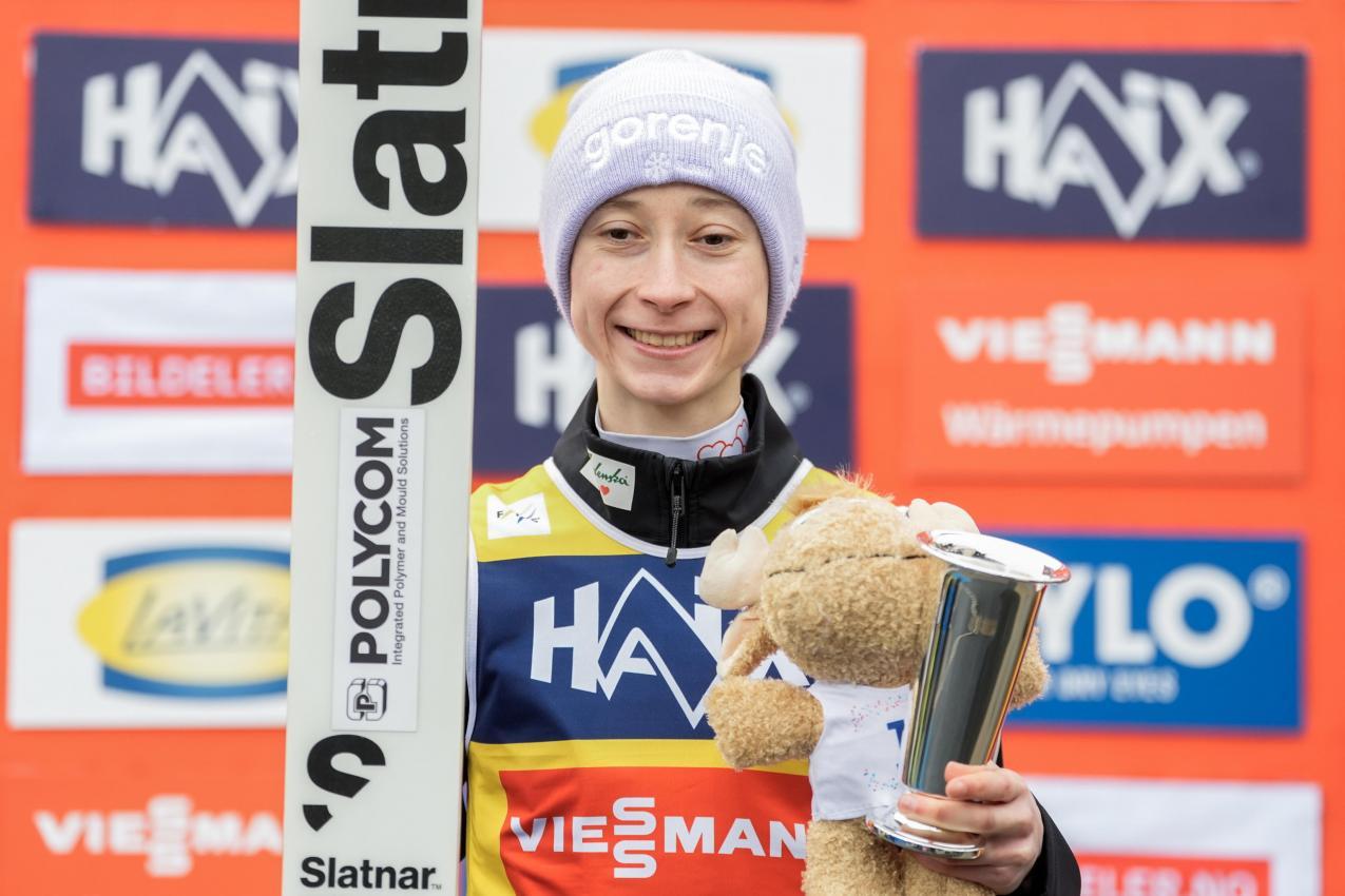 Nika Prevc gewann bei den Frauen. © ANSA / Terje Pedersen