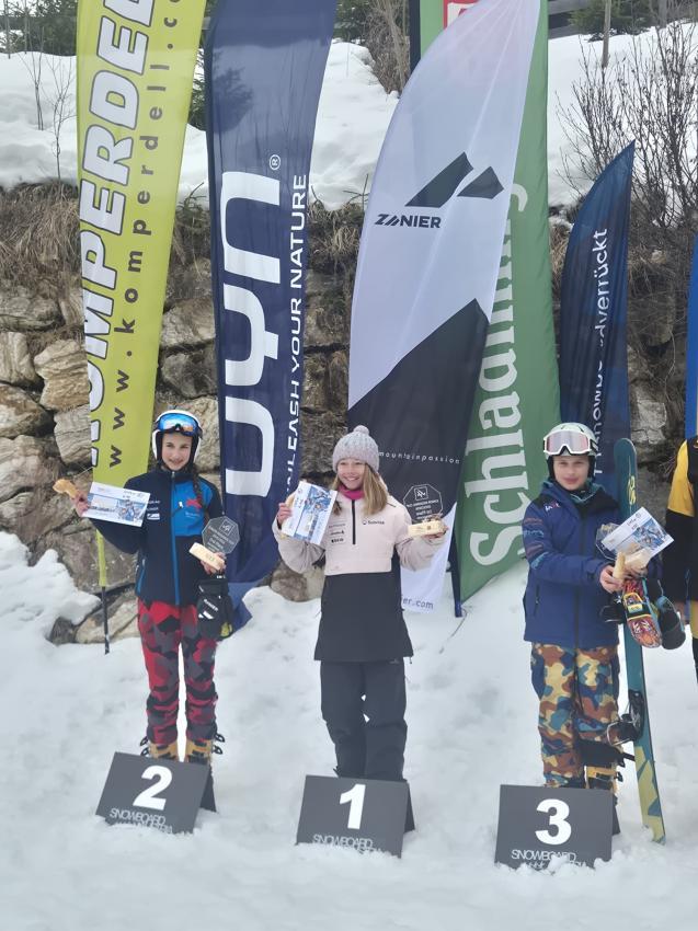 Nina Holzknecht (rechts) kletterte in Ennstal aufs Podest.