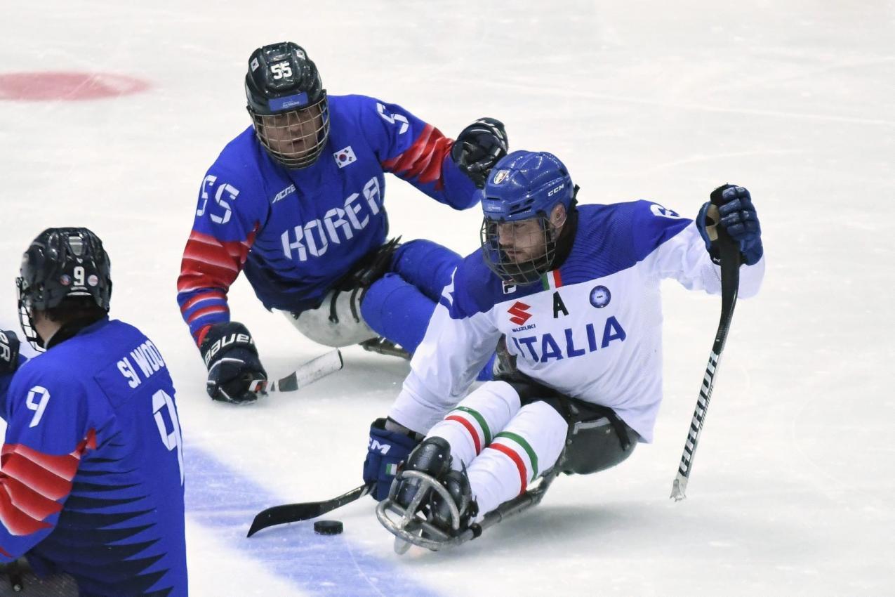 Nur schwer zu halten: Stürmer Christoph Depaoli.
