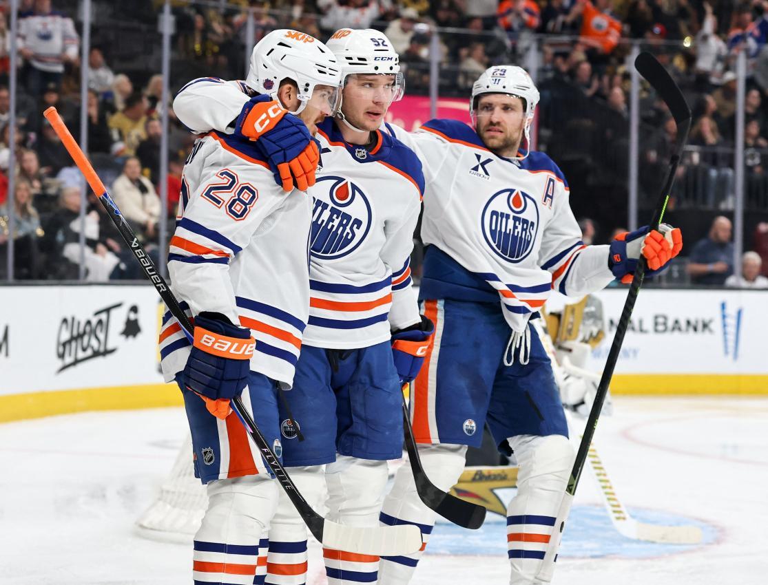 Zunächst traf Draisaitl (ganz rechts) noch zur Führung. © APA / ETHAN MILLER