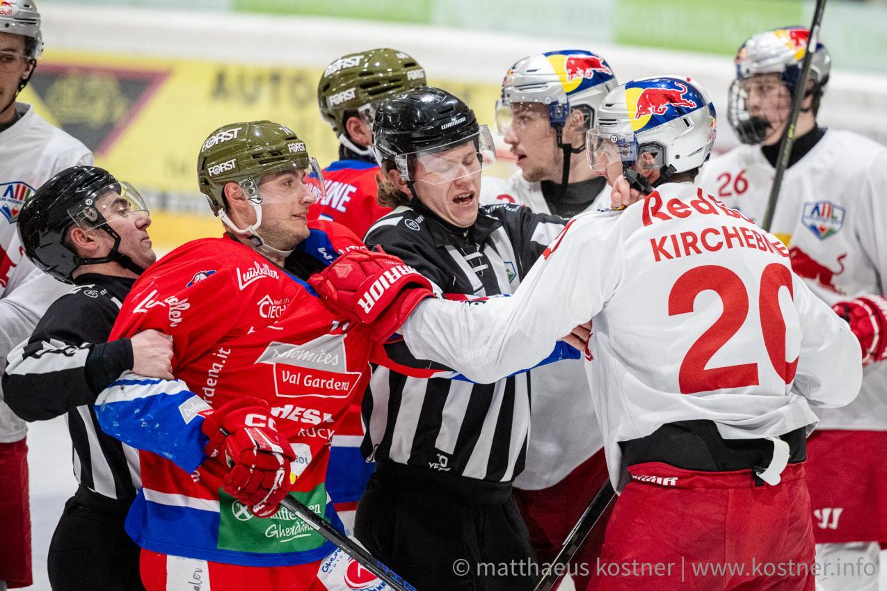 Zwischen den Grödnern und den Salzburgern ging es rund. © matthaeus kostner