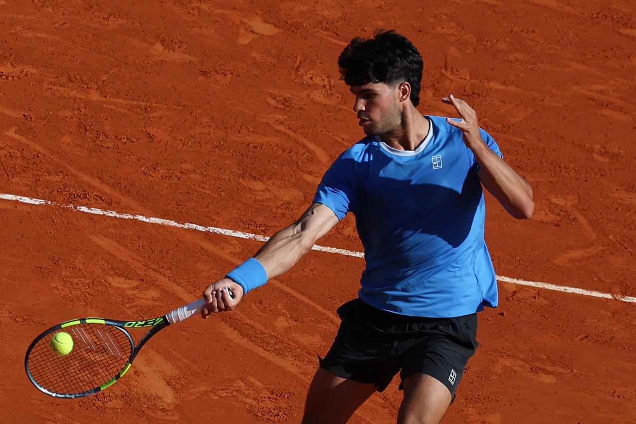 Carlos Alcaraz erlebte ein wildes Auf und Ab. © APA/afp / VALERY HACHE