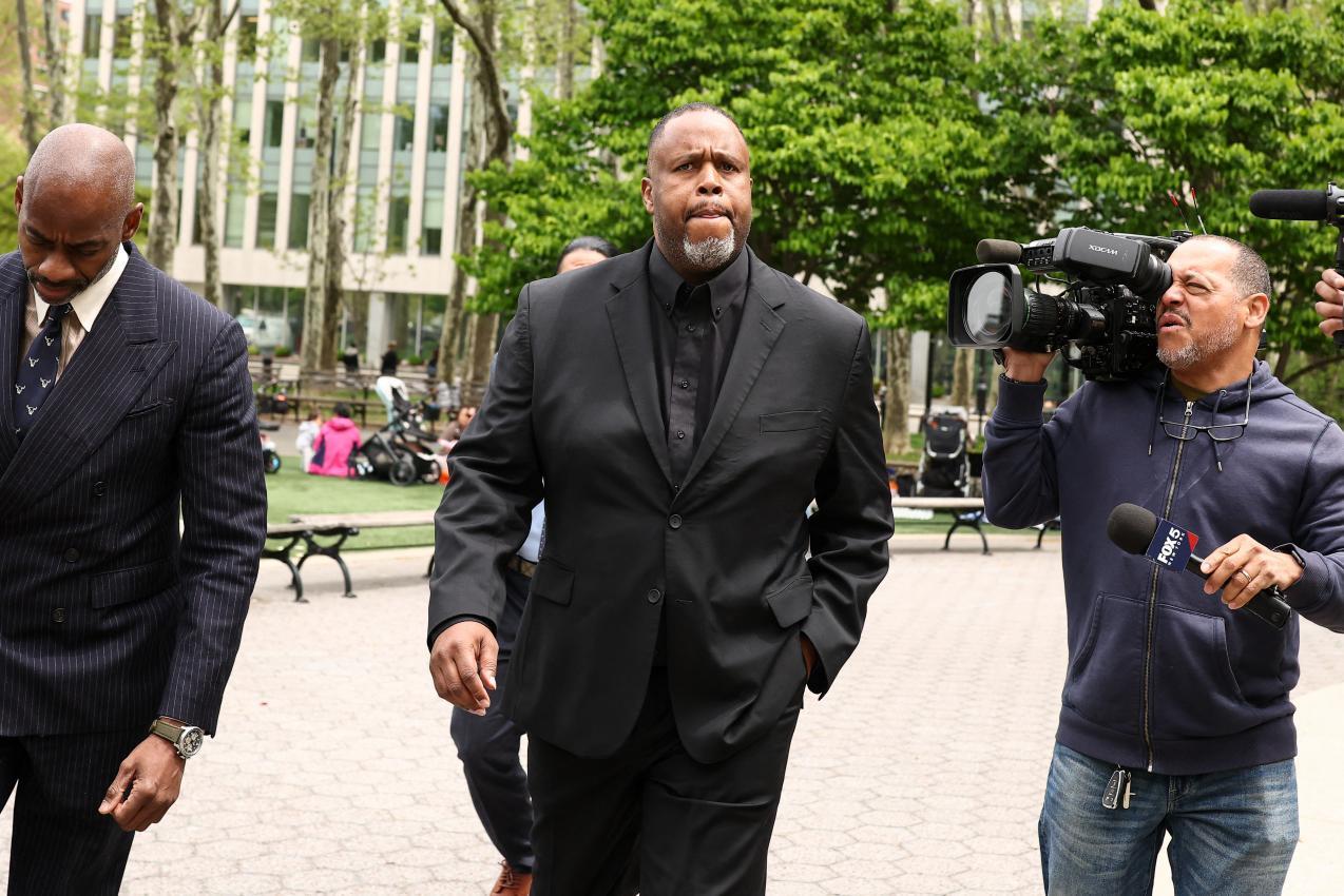 Damon Jones vor dem Gericht. © AFP / CHARLY TRIBALLEAU