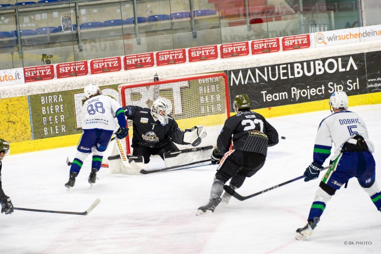 Der sonst so starke Andy Bernard im Meraner Tor patzte einmal schwer. © BK Photo