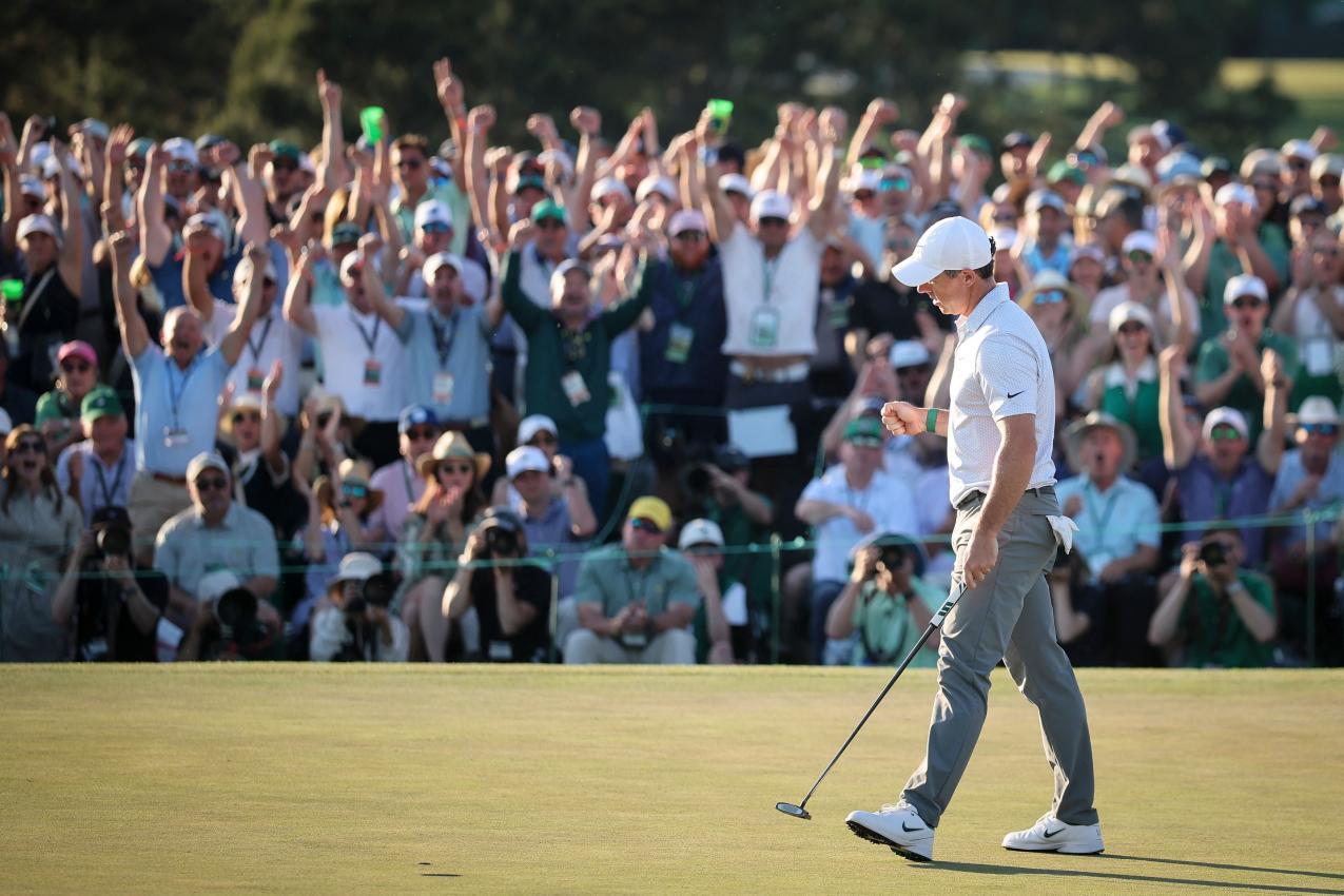 Die Golf-Fans feiern den überragenden Nordiren. © APA / HECTOR VIVAS