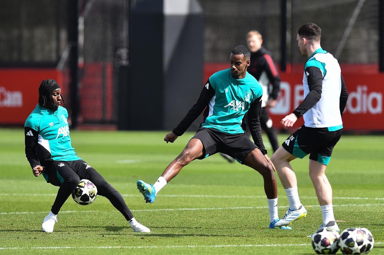 Die Liverpool-Stars beim Training vor dem Champions-League-Kracher. © APA/afp / PETER POWELL