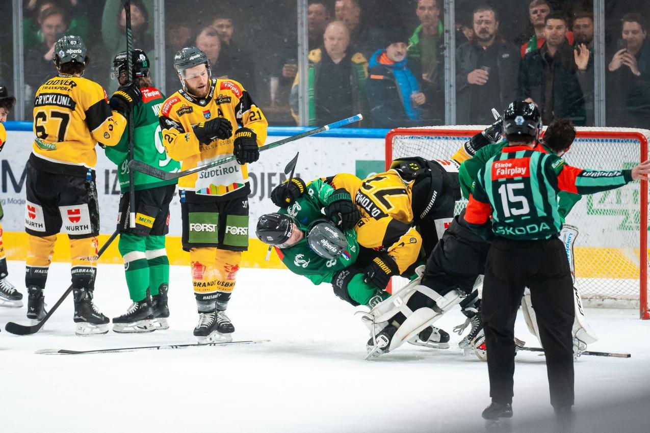 In den Schlussminuten ging es drunter und drüber. © Domen Jancic