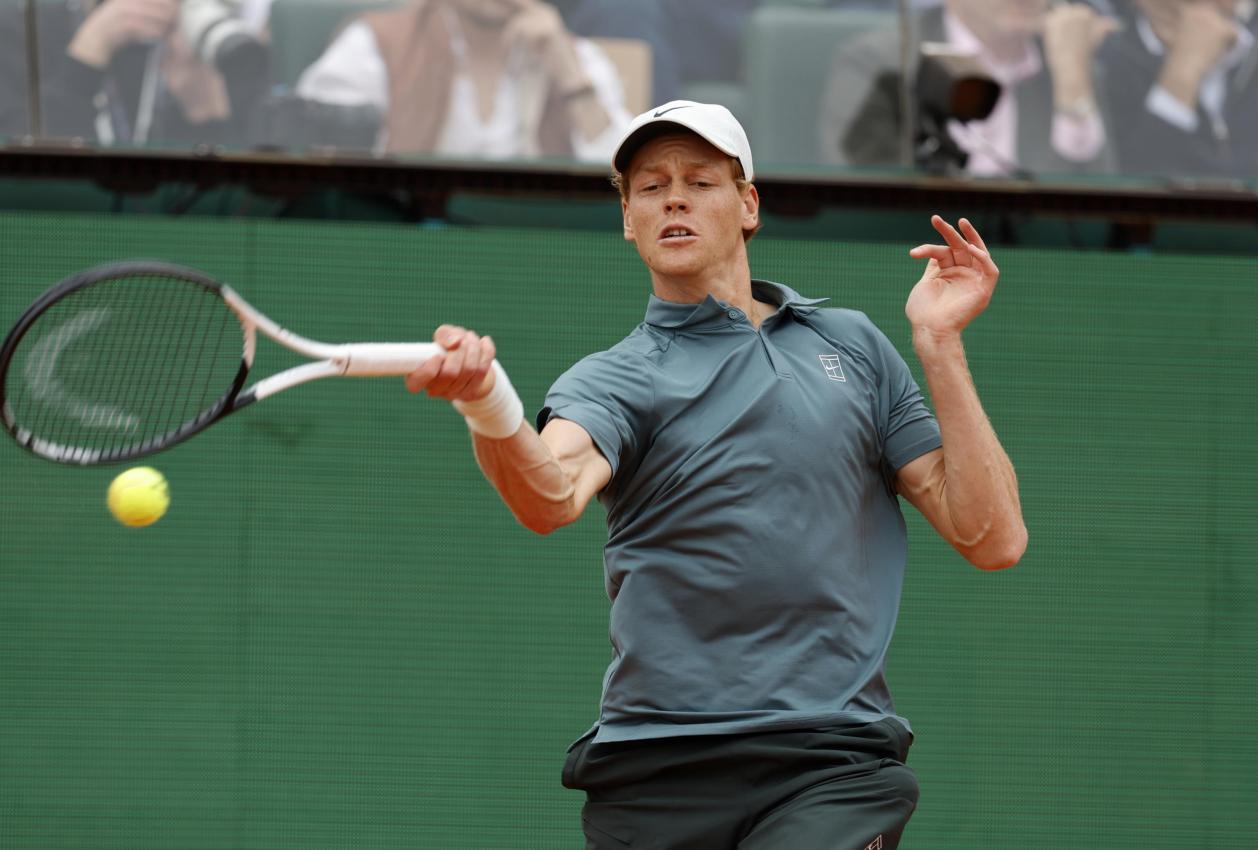 Jannik Sinner bleibt die Nummer 1. © ANSA / SEBASTIEN NOGIER