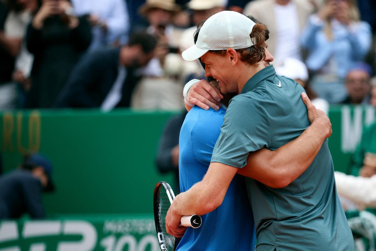 Jannik Sinner und Carlos Alcaraz verstehen sich bestens. © AFP / VALERY HACHE
