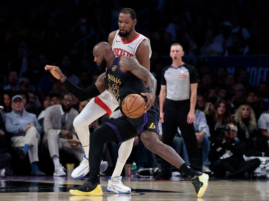 LeBron James (am Ball) trumpfte wieder groß auf. © APA / RONALD MARTINEZ