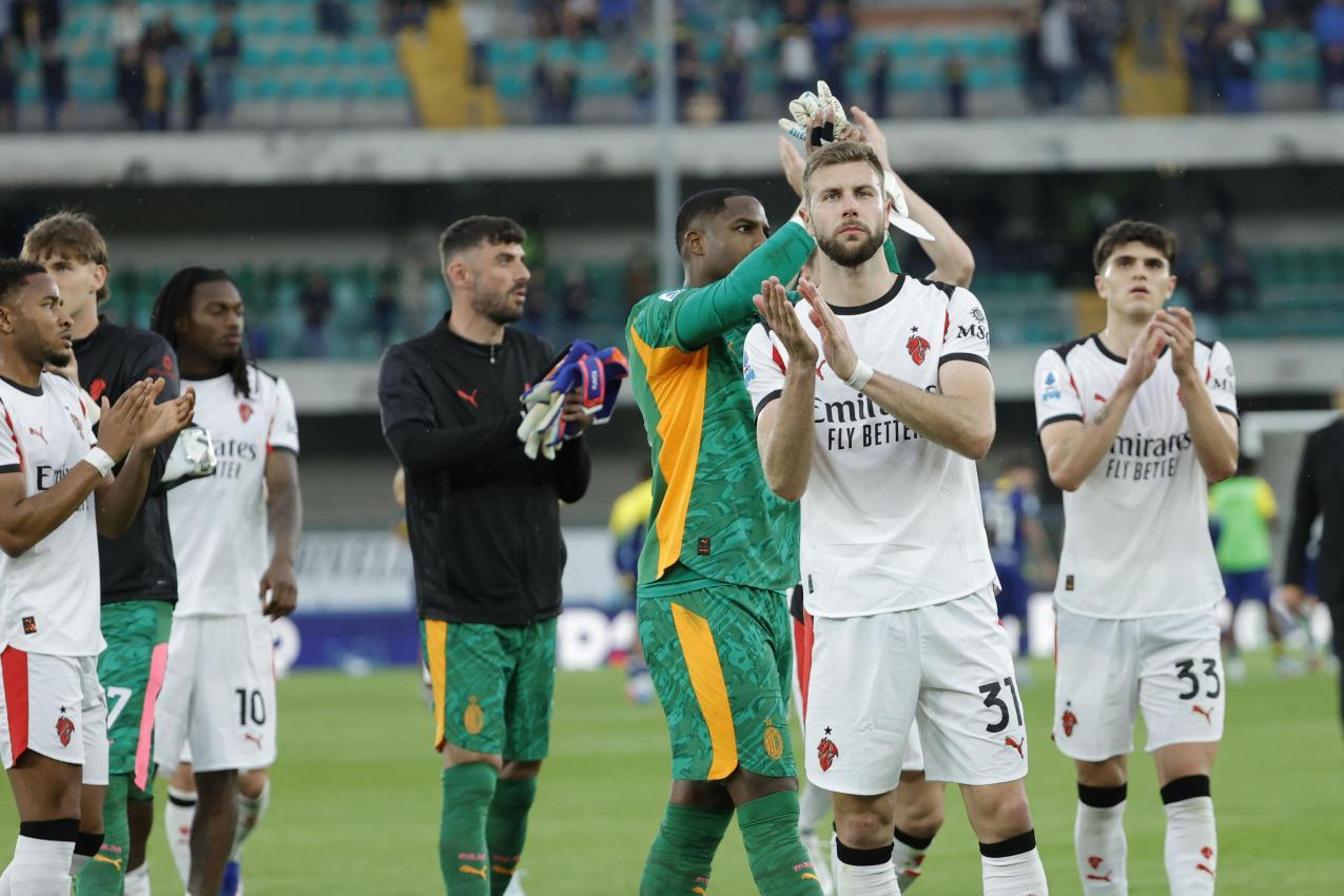Milan gewann in Verona, das vor dem Abstieg steht. © ANSA / Emanuele Pennacchio