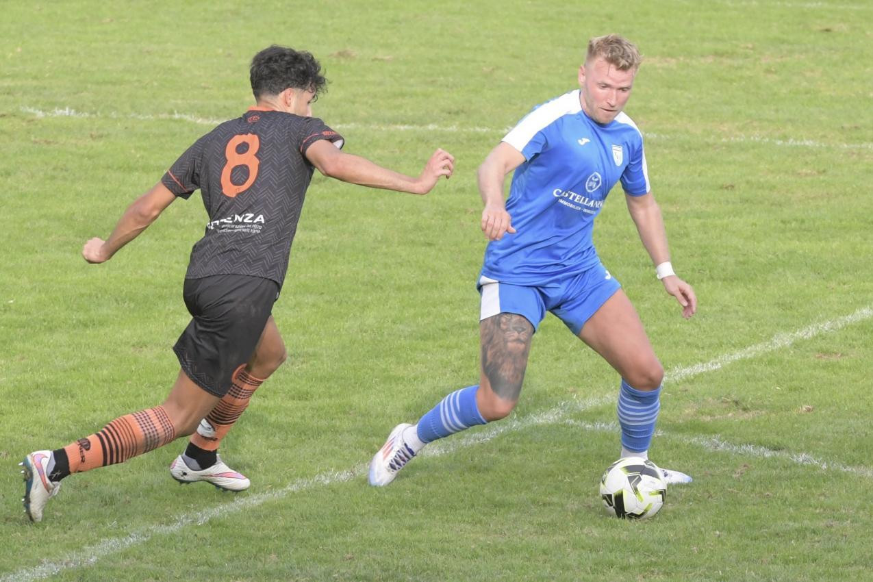 Mittelfeldspieler Michael Cia (rechts) in Aktion. © DLife/LO