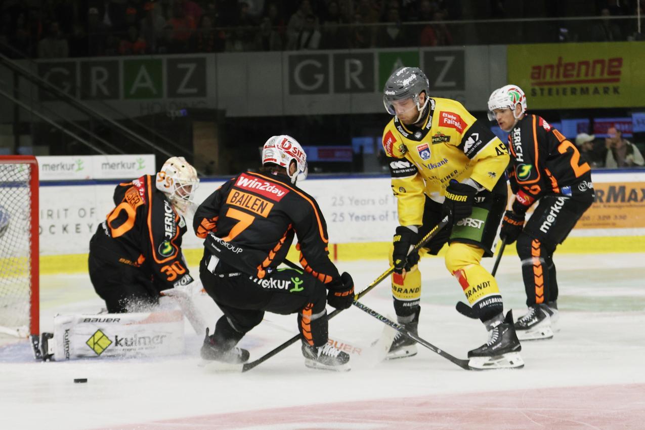 Nico Wieser, der nominelle Ersatzgoalie, hält im Grazer Tor überragend.