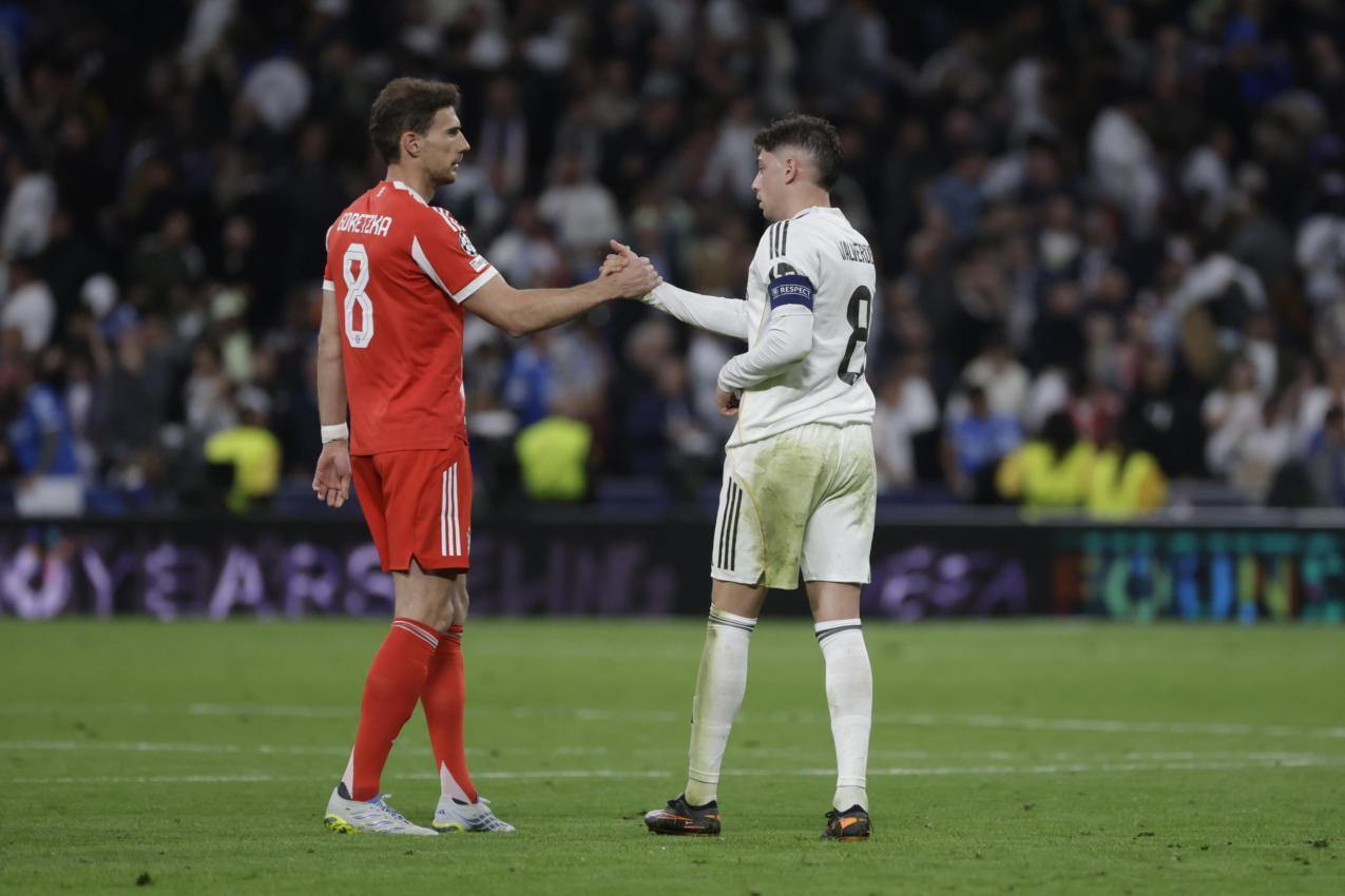 Real Madrids Federico Valverde (rechts) und Leon Goretzka. © ANSA / JUANJO MARTIN