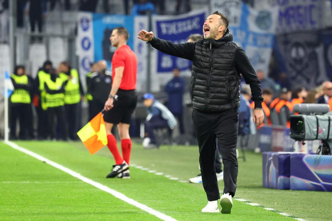 Roberto De Zerbi soll Tottenham vor dem Abstieg bewahren und dann etwas aufbauen. © APA/afp / CLEMENT MAHOUDEAU