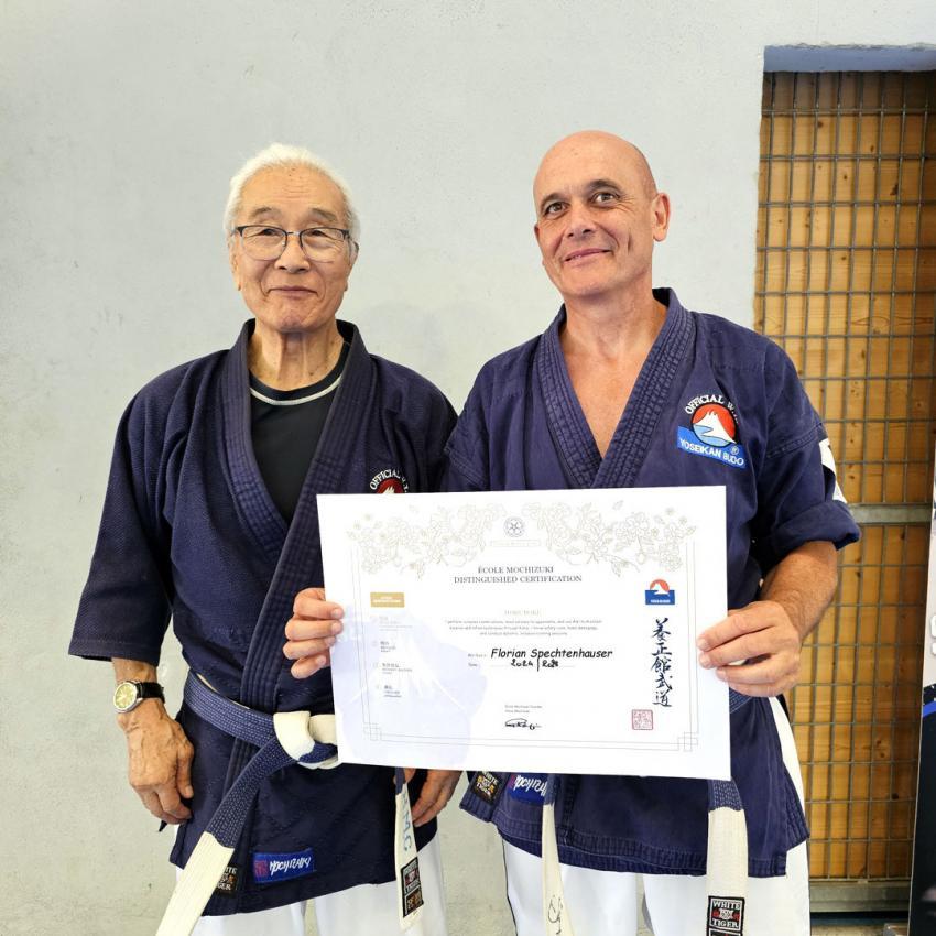 Schlanders-Trainer Florian Spechtenhauser mit Gründer von Yoseikan Budo Hiroo Hochizuku.